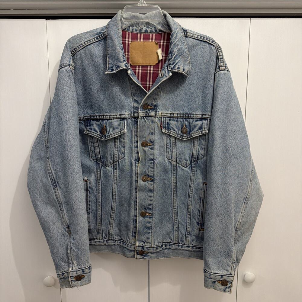 VTG Levi’s 70614 Denim Trucker Jean Jacket, Red Plaid Lining,‎ Faded/Thrashed